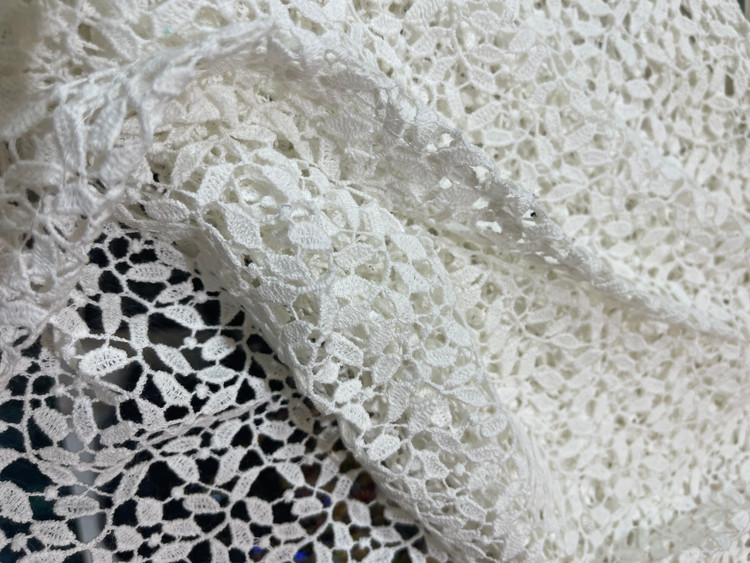 شال رینگی طرح برگ جنس مکرومه ( نخ کتان )